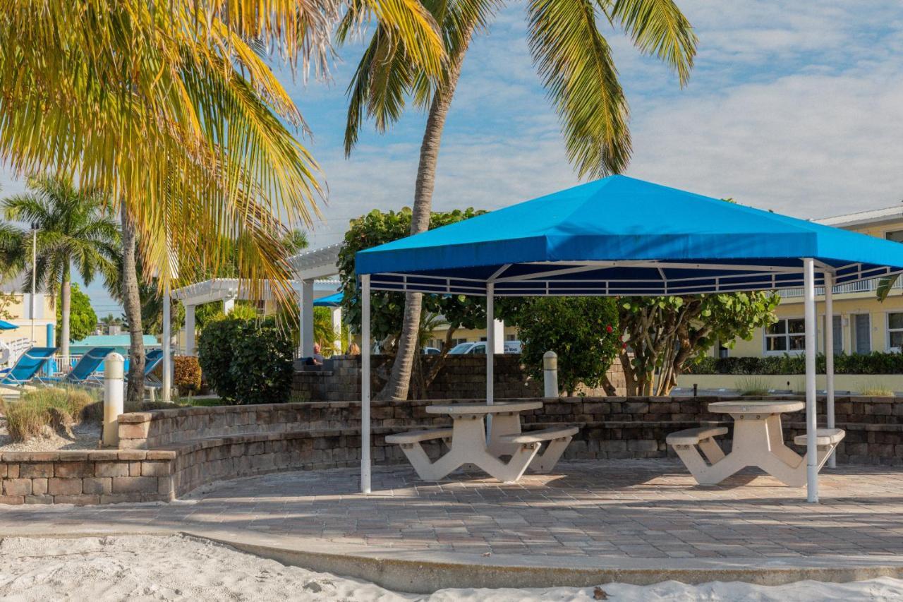 The Neptune Resort Fort Myers Beach Bagian luar foto